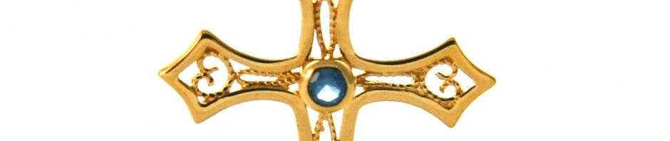 Croix latine pierre bleue en plaqué or