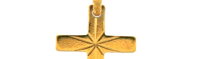 Très petite croix latine étoilée en plaqué or