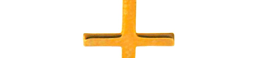 Fine croix latine en plaqué or