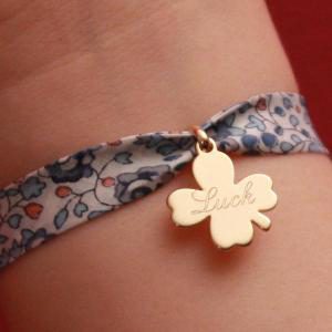 Pendentif trèfle 16 mm en plaqué or – Image 2